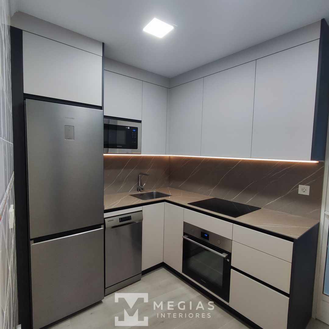 Cocina en 2 colores mate cashemire y antracita