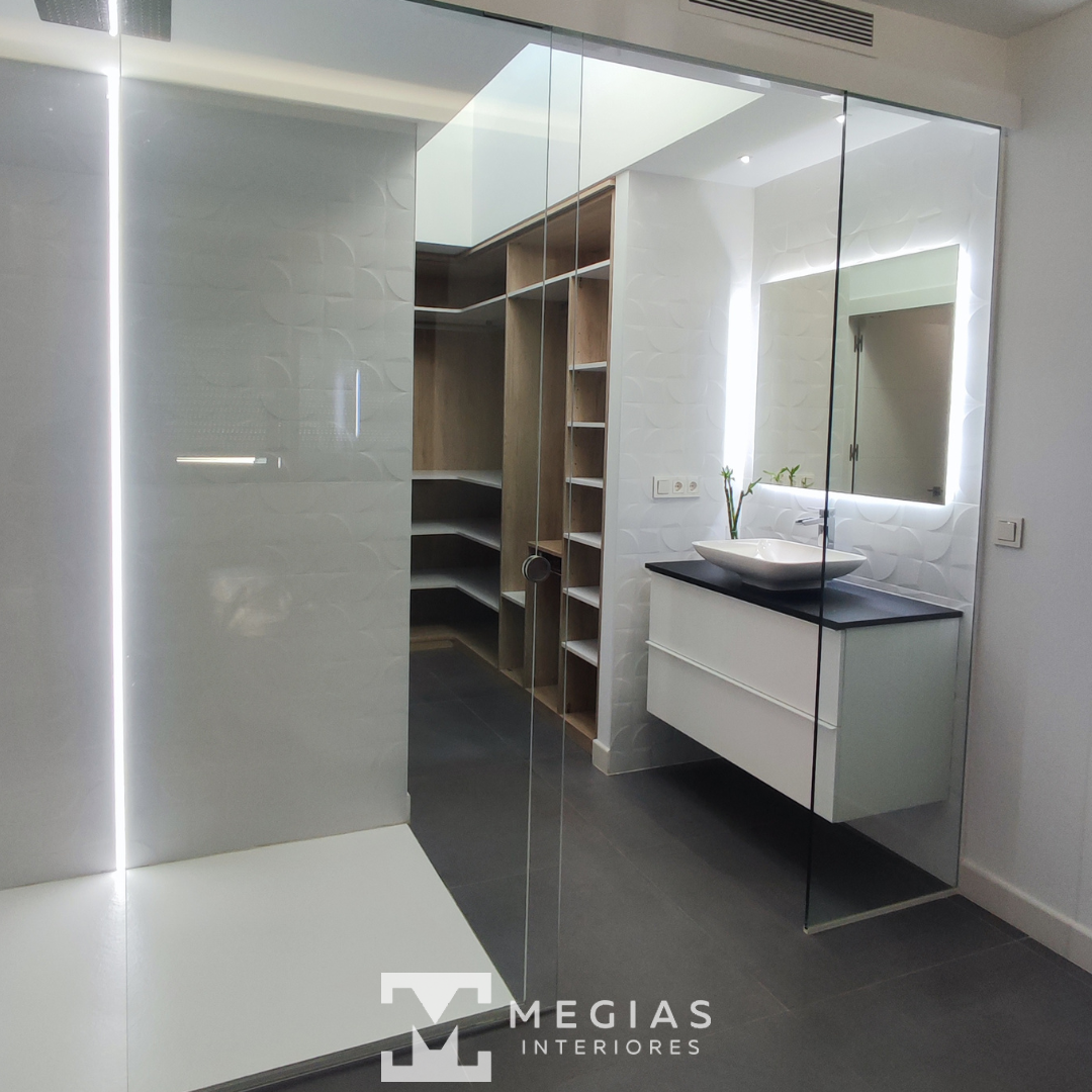 Vestidor abirto en dormitorio en rincon
