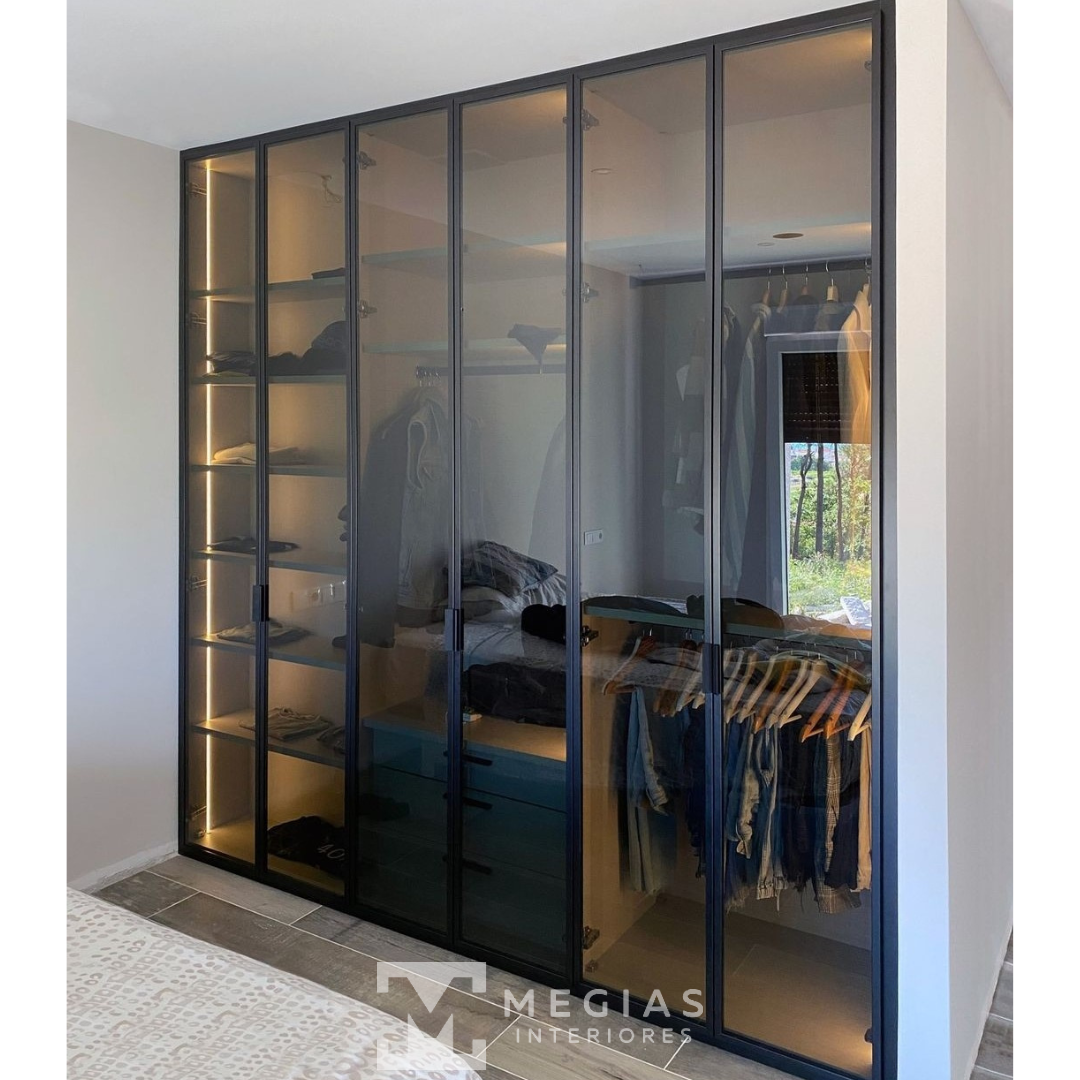 Armarios puertas abatibles vitrina aluminio negro cristal parsol drak